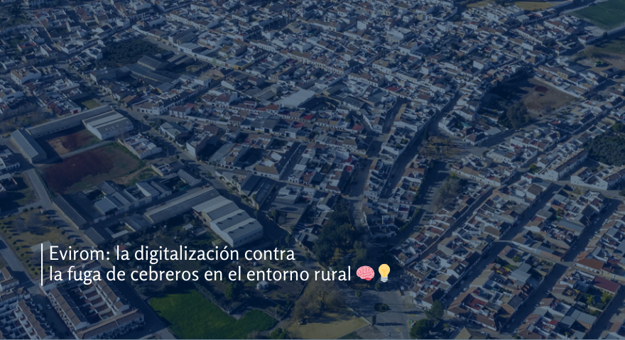 Vista aérea de un pueblo con numerosas viviendas, calles y algunas zonas verdes. La imagen tiene un tono azul oscuro con baja opacidad. Sobre ella, aparece el título: 'Evirom: la digitalización contra la fuga de cerebros en el entorno rural 🧠💡'