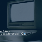 Computadora vintage con pantalla en negro, acompañada del título “Dead Internet Theory: Una mirada al pasado y al futuro” con emojis de calavera y laptop.