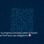 QR digital en tono azul con texto: “Todo lo que tu empresa necesita saber (y hacer) antes de que VeriFactu sea obligatorio 🎯”