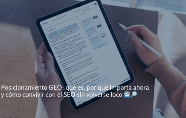 Persona con una tablet sobre una mesa mostrando resultados de búsqueda en Google, con el texto “Posicionamiento GEO” en la imagen.