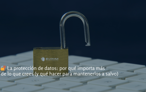 Candado abierto sobre un teclado que simboliza la importancia de la protección de datos y la privacidad digital